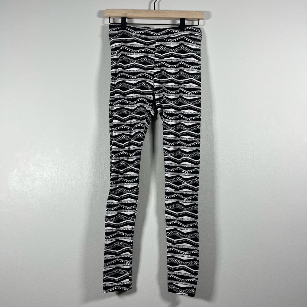 PINK Victoria’s Secret Black & White Chevron Print Leggings Women’s Sz S Petite